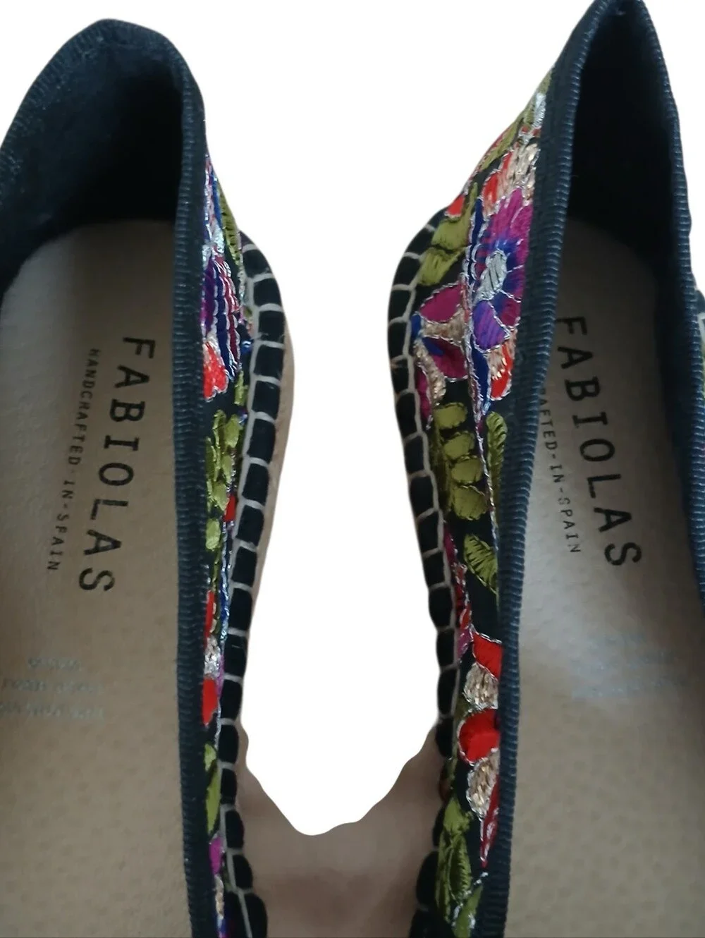NWOB Fabiolas Handcrafted In Spain Floral Embroidered Espadrilles 8.5/39 Bohemia